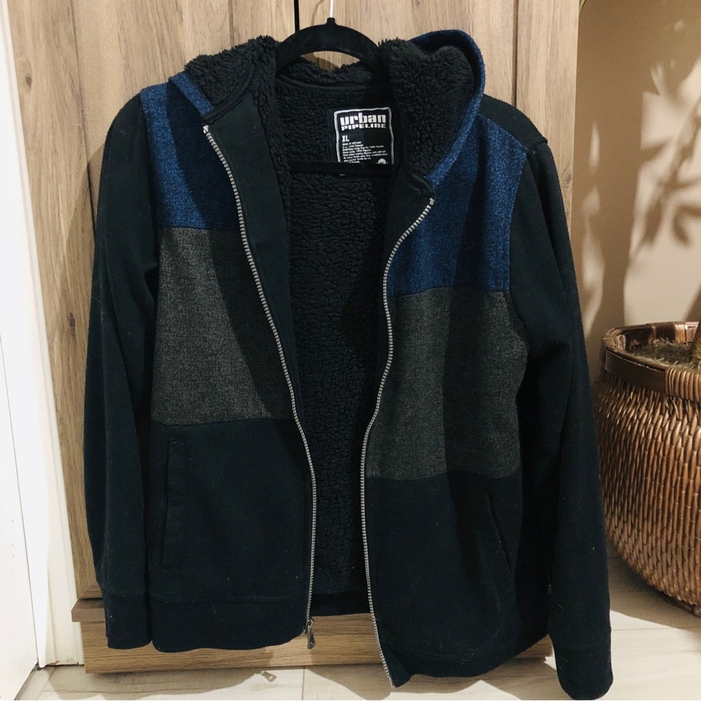 Urban pipeline sweater hoodie with zipper size XL